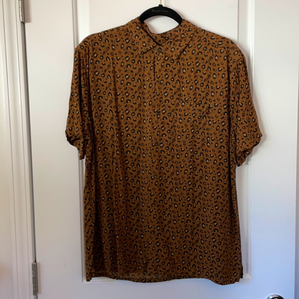 Leopard print pocket shirt